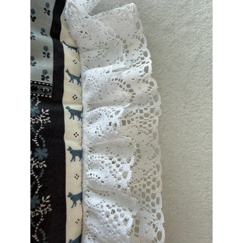 Vintage Style Fluffy Cat Blue Patchwork Grannycore Square Pillow Lace Retro